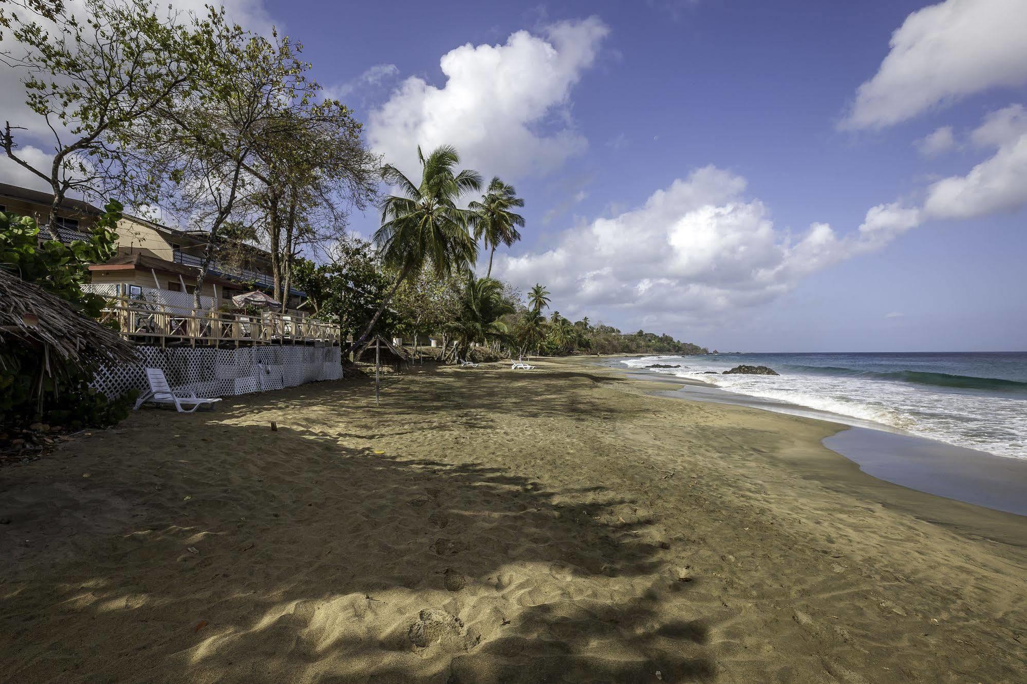 แกรฟตัน บีช รีสอร์ต Hotel Black Rock ภายนอก รูปภาพ