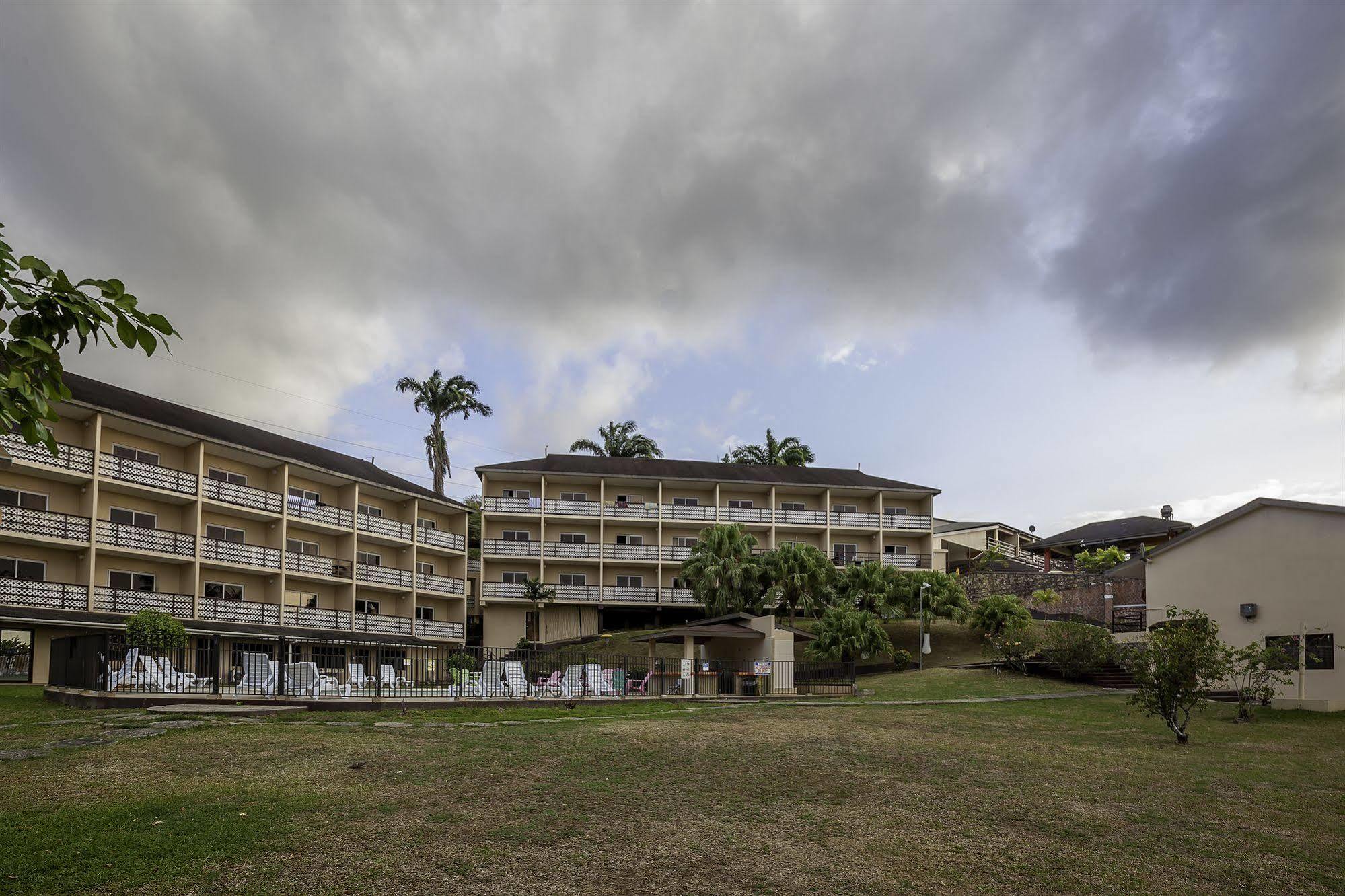 แกรฟตัน บีช รีสอร์ต Hotel Black Rock ภายนอก รูปภาพ