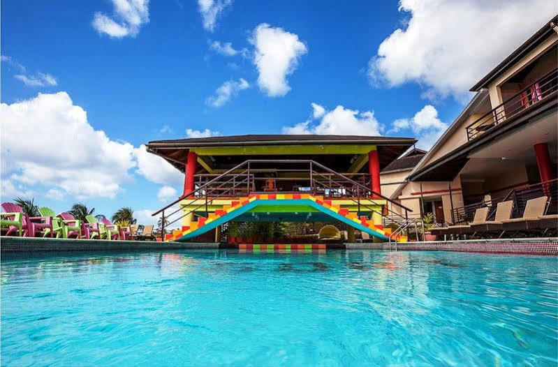 แกรฟตัน บีช รีสอร์ต Hotel Black Rock ภายนอก รูปภาพ